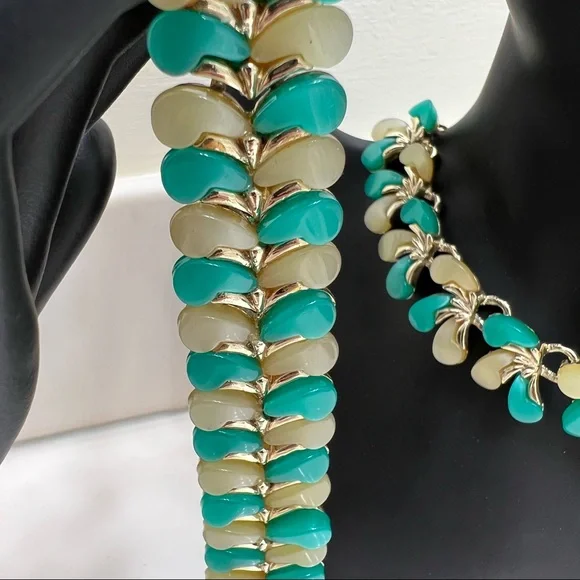 Vintage Parure: Necklace, Bracelet, Earrings Ensemble - Picture 4 of 7